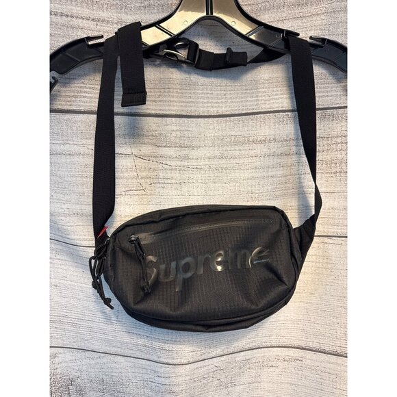 NWOT Supreme Black Ripstop Nylon Fanny Pack With Adjustable Strap & Zippered Poc - Picture 1 of 3